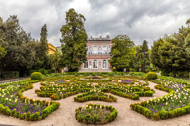 Opatija’s historic center – A view of Opatija’s elegant old town, featuring a grand palace, Belle Époque architecture, and lush green parks.