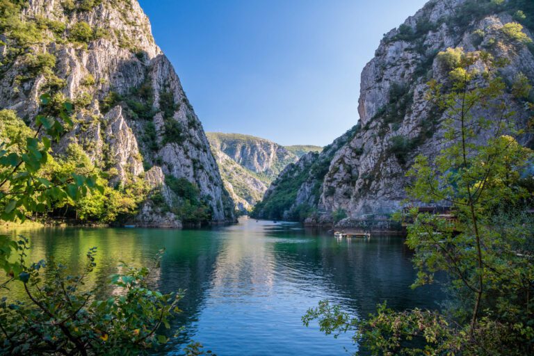 Spectacular view of Matka Canyon in North Macedonia, one of the country’s most beautiful natural wonders, with towering cliffs and emerald waters.